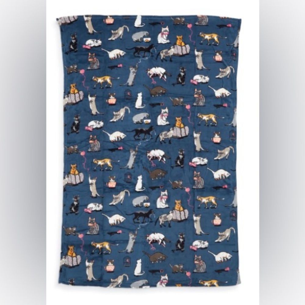 VERA BRADLEY Cat’s Meow Blue Multi Essential Throw Blanket in Fleece